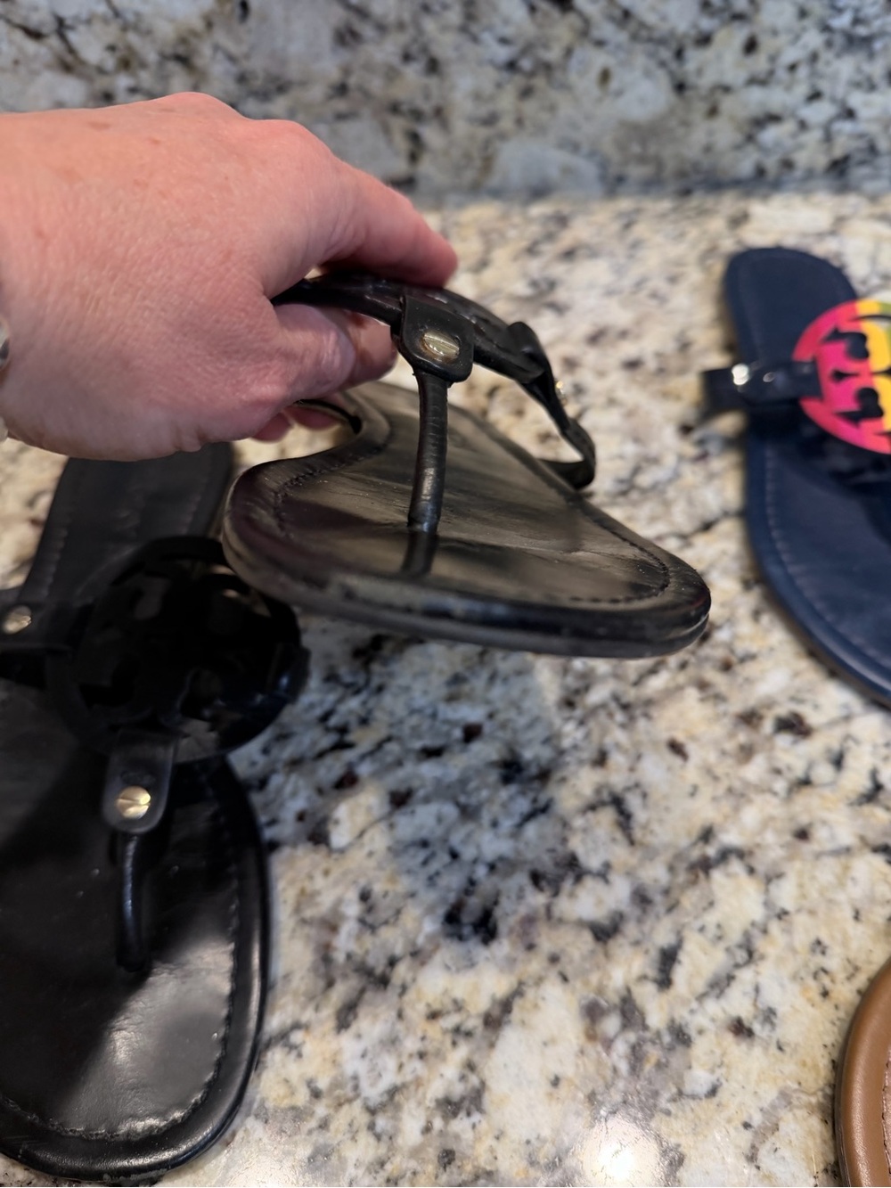 Tory Burch Black Miller Leather Logo Thong Sandals - Picture 4 of 5